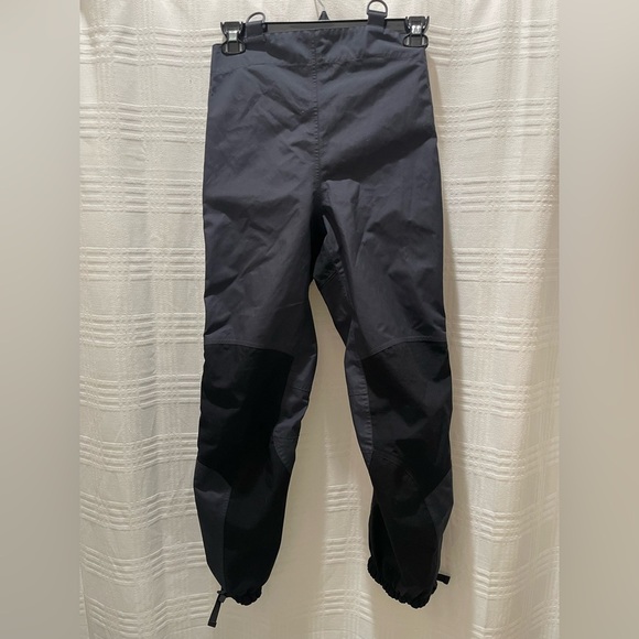 Patagonia snow pants women’s size 8 full side zip